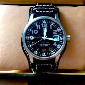 Men’s watch black leather band w white stitching